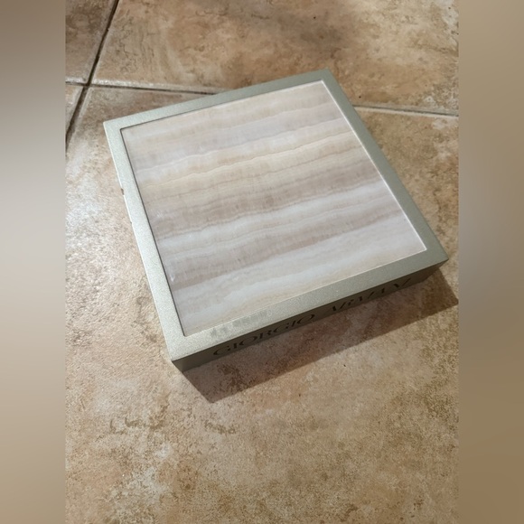 Giorgio Armani Decoration - Picture 2 of 7